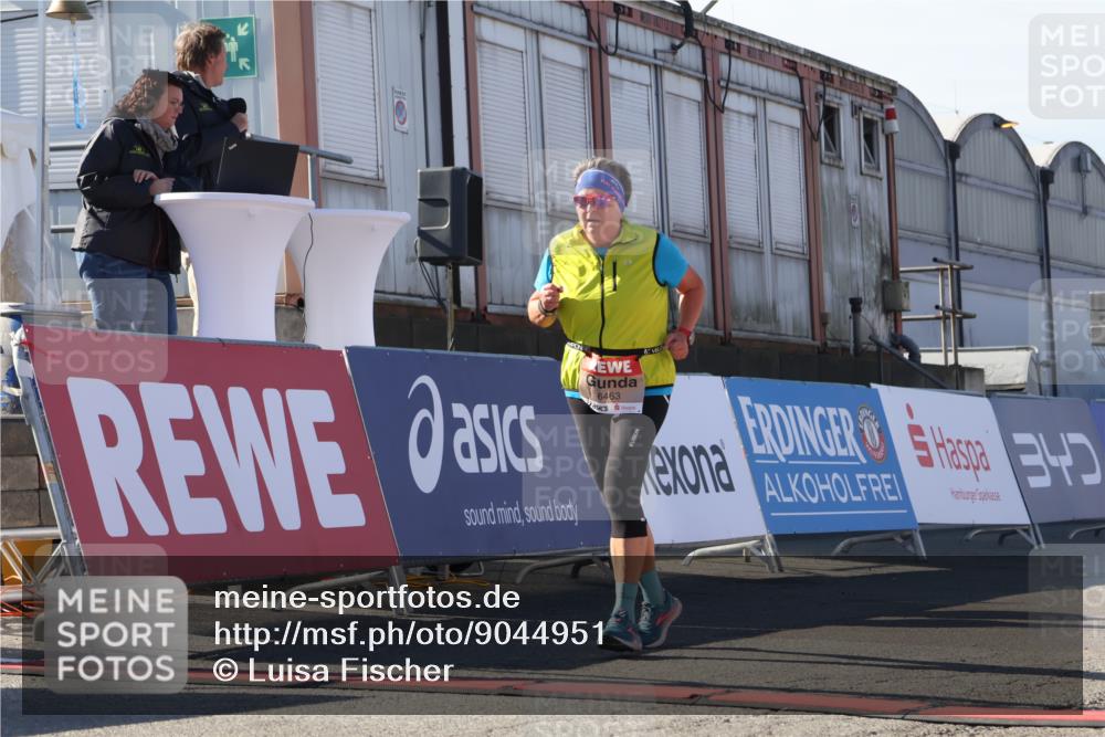 03.10.2025 - Köhlbrandbrückenlauf Luisa Fischer http://msf.ph/oto/9044951 03.10.2025 13:43:06 Ziel 6463, 6548 meine-sportfotos.de
