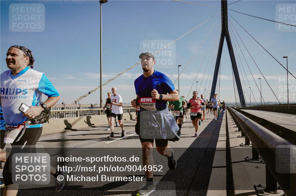 03.10.2025 - Köhlbrandbrückenlauf Michael Burmester http://msf.ph/oto/9044952 03.10.2025 12:27:01 Position 1 6034 meine-sportfotos.de