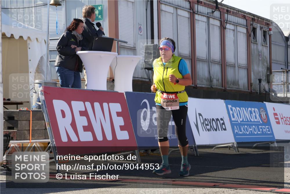 03.10.2025 - Köhlbrandbrückenlauf Luisa Fischer http://msf.ph/oto/9044953 03.10.2025 13:43:06 Ziel 6463, 6548 meine-sportfotos.de