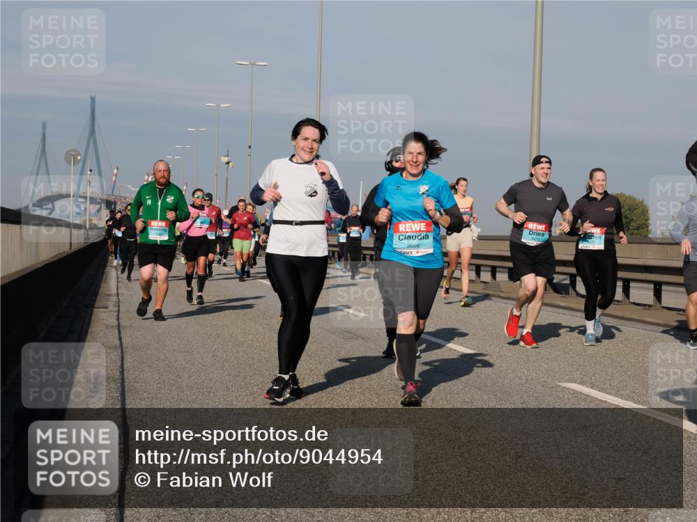 03.10.2025 - Köhlbrandbrückenlauf Fabian Wolf http://msf.ph/oto/9044954 03.10.2025 09:57:29 Position 3 14, 3666 meine-sportfotos.de