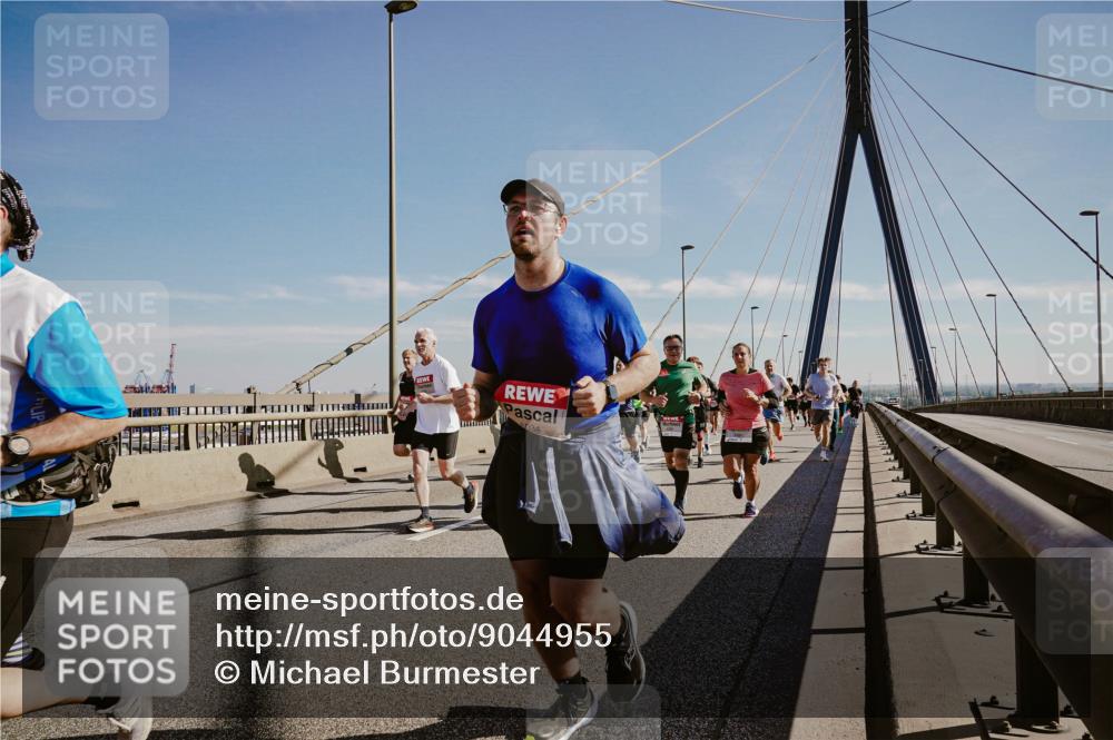 03.10.2025 - Köhlbrandbrückenlauf Michael Burmester http://msf.ph/oto/9044955 03.10.2025 12:27:01 Position 1 6034 meine-sportfotos.de