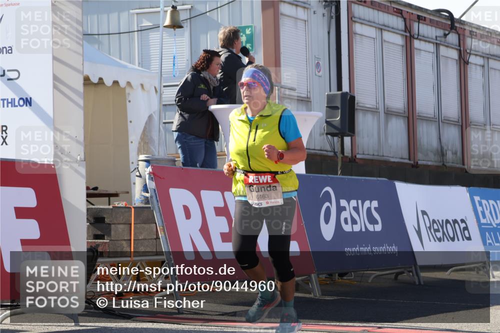03.10.2025 - Köhlbrandbrückenlauf Luisa Fischer http://msf.ph/oto/9044960 03.10.2025 13:43:07 Ziel 6463, 6548 meine-sportfotos.de
