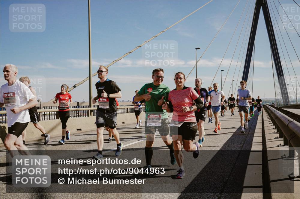 03.10.2025 - Köhlbrandbrückenlauf Michael Burmester http://msf.ph/oto/9044963 03.10.2025 12:27:02 Position 1 4563, 5740 meine-sportfotos.de