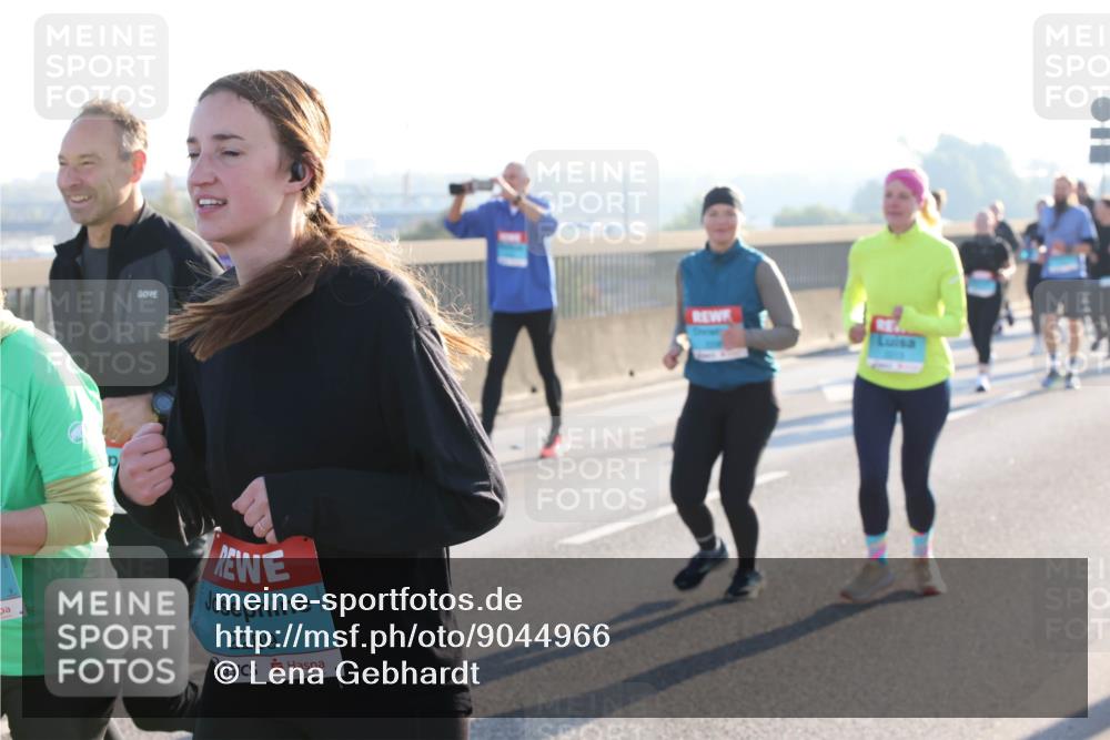 03.10.2025 - Köhlbrandbrückenlauf Lena Gebhardt http://msf.ph/oto/9044966 03.10.2025 09:27:30 Position 1 2289 meine-sportfotos.de