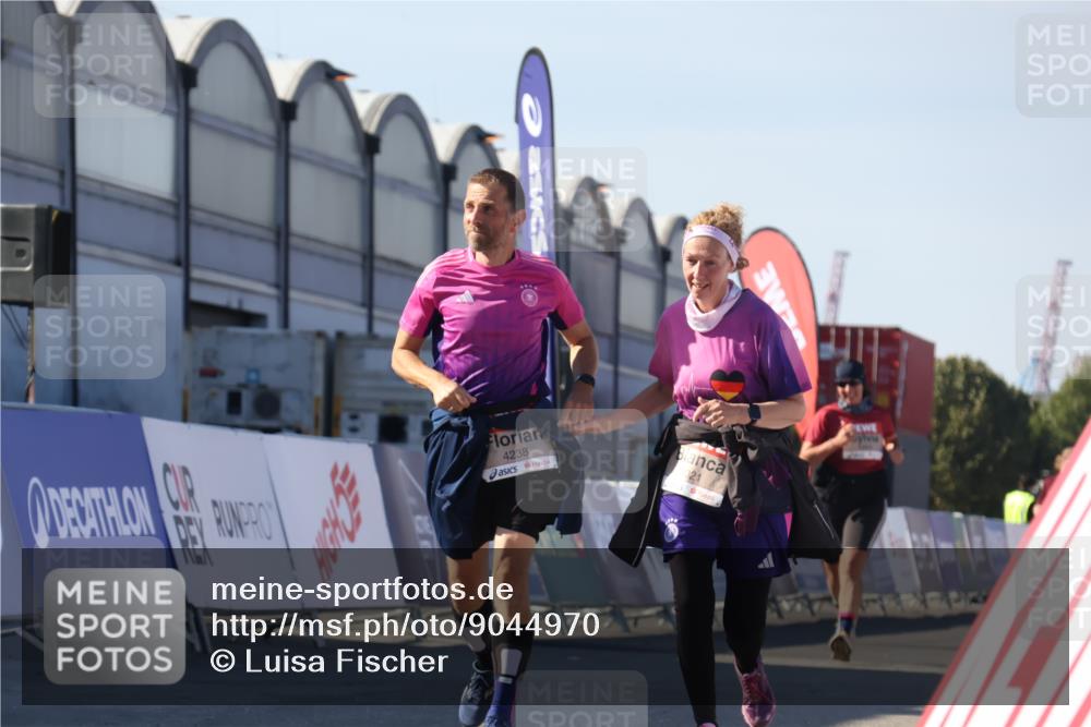 03.10.2025 - Köhlbrandbrückenlauf Luisa Fischer http://msf.ph/oto/9044970 03.10.2025 13:43:14 Ziel 4238, 5021, 6463, 6711 meine-sportfotos.de