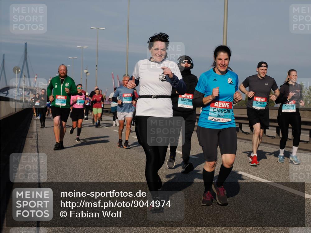 03.10.2025 - Köhlbrandbrückenlauf Fabian Wolf http://msf.ph/oto/9044974 03.10.2025 09:57:30 Position 3 14, 2093, 3666, 3471 meine-sportfotos.de