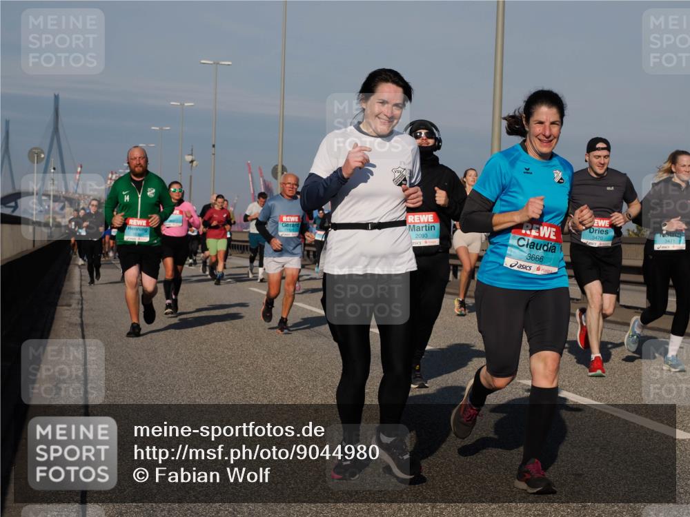 03.10.2025 - Köhlbrandbrückenlauf Fabian Wolf http://msf.ph/oto/9044980 03.10.2025 09:57:30 Position 3 14, 1521, 2093, 3666, 3470, 3471 meine-sportfotos.de