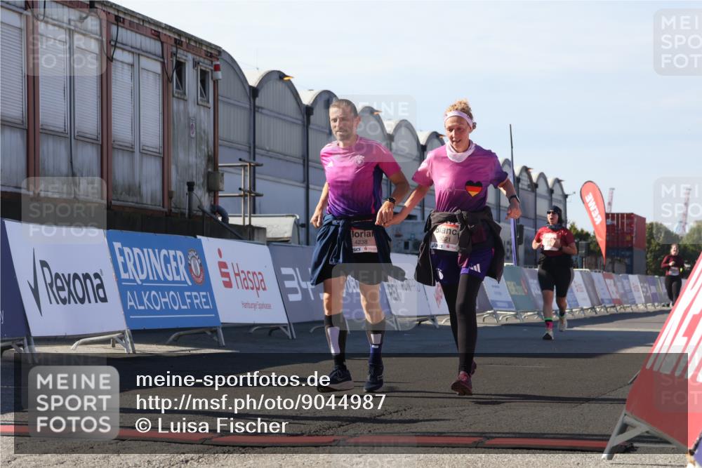03.10.2025 - Köhlbrandbrückenlauf Luisa Fischer http://msf.ph/oto/9044987 03.10.2025 13:43:16 Ziel 4238, 5021, 5464, 6463, 6711 meine-sportfotos.de