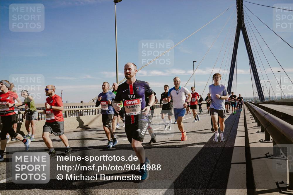 03.10.2025 - Köhlbrandbrückenlauf Michael Burmester http://msf.ph/oto/9044988 03.10.2025 12:27:04 Position 1 9, 4320 meine-sportfotos.de