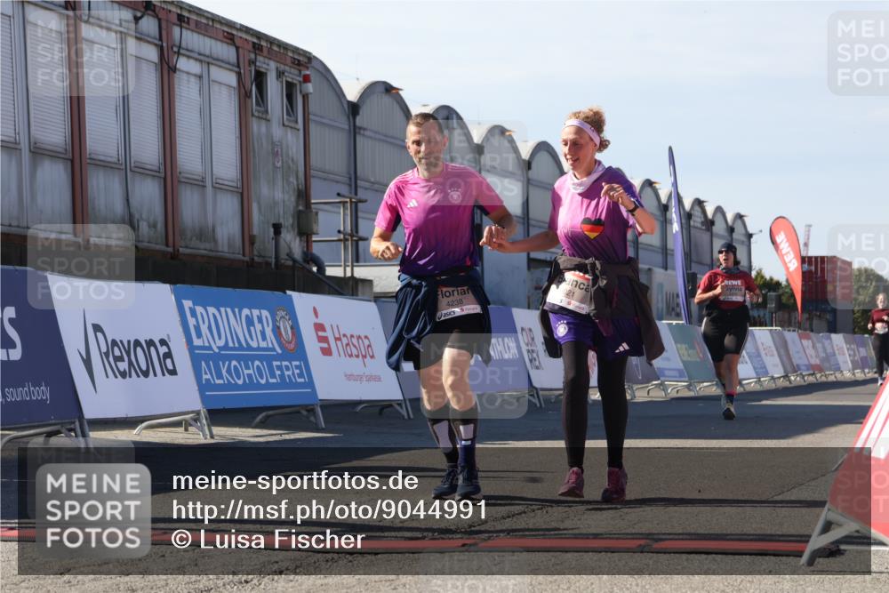 03.10.2025 - Köhlbrandbrückenlauf Luisa Fischer http://msf.ph/oto/9044991 03.10.2025 13:43:16 Ziel 4238, 5021, 5464, 6463, 6711 meine-sportfotos.de
