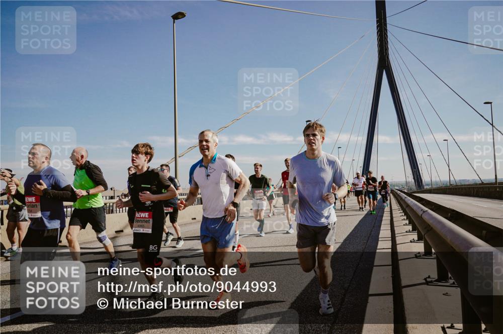 03.10.2025 - Köhlbrandbrückenlauf Michael Burmester http://msf.ph/oto/9044993 03.10.2025 12:27:05 Position 1 4965 meine-sportfotos.de