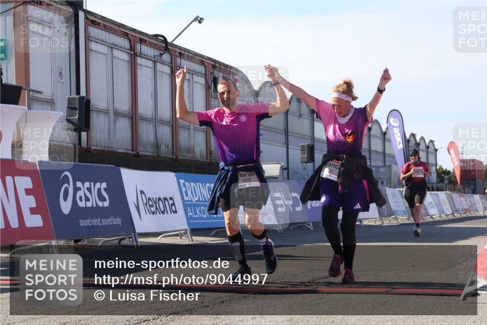 03.10.2025 - Köhlbrandbrückenlauf Luisa Fischer http://msf.ph/oto/9044997 03.10.2025 13:43:17 Ziel 4238, 5021, 5464, 6463, 6711 meine-sportfotos.de