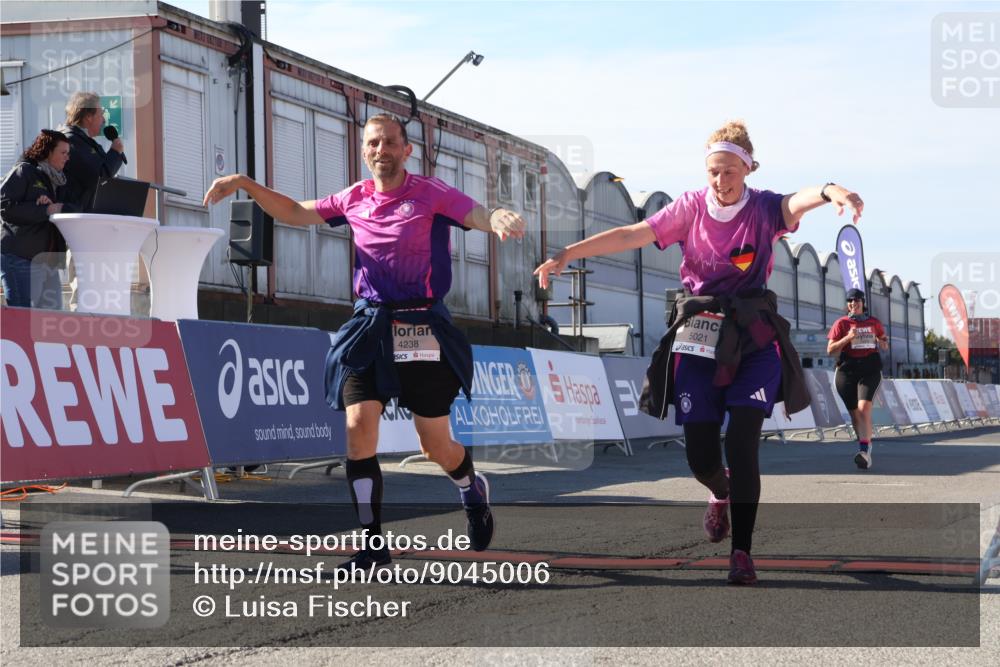 03.10.2025 - Köhlbrandbrückenlauf Luisa Fischer http://msf.ph/oto/9045006 03.10.2025 13:43:18 Ziel 4238, 5021, 5464, 6711 meine-sportfotos.de
