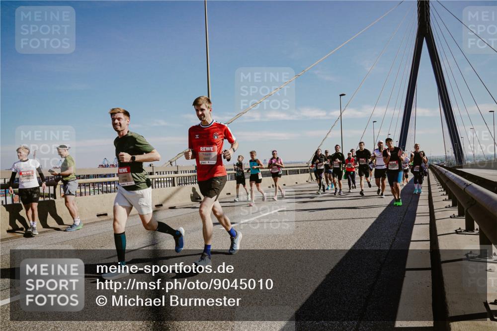 03.10.2025 - Köhlbrandbrückenlauf Michael Burmester http://msf.ph/oto/9045010 03.10.2025 12:27:06 Position 1 6800 meine-sportfotos.de