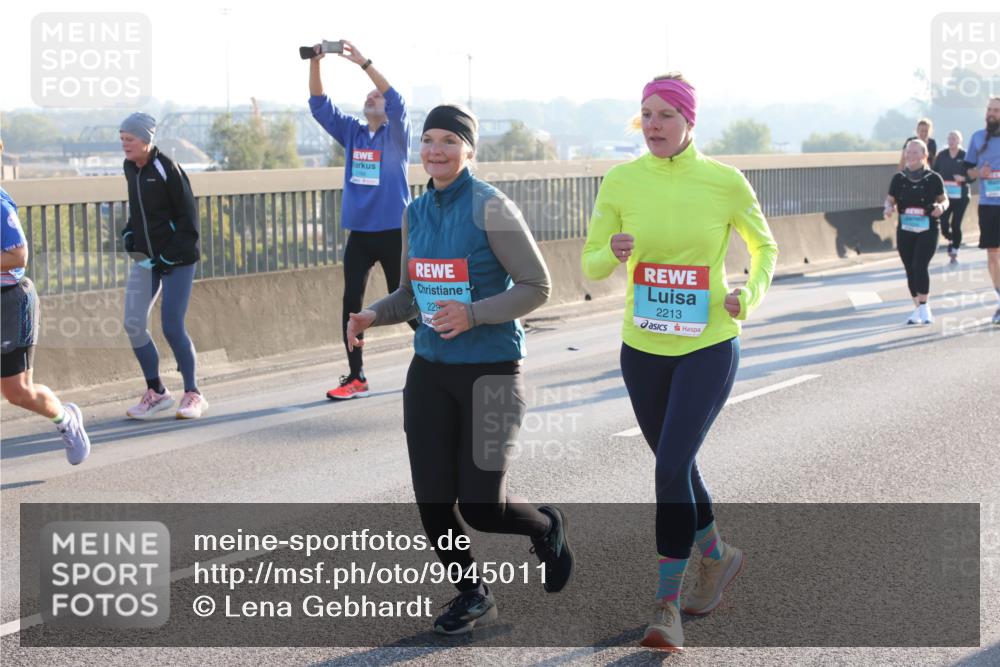 03.10.2025 - Köhlbrandbrückenlauf Lena Gebhardt http://msf.ph/oto/9045011 03.10.2025 09:27:31 Position 1 229, 2213 meine-sportfotos.de