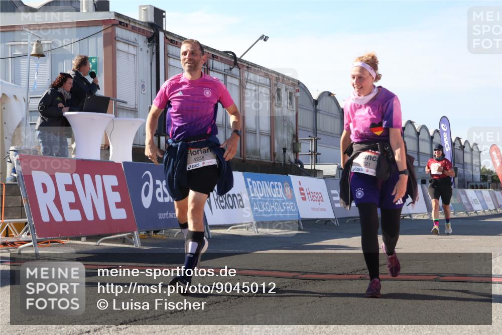 03.10.2025 - Köhlbrandbrückenlauf Luisa Fischer http://msf.ph/oto/9045012 03.10.2025 13:43:18 Ziel 4238, 5021, 5464, 6711 meine-sportfotos.de