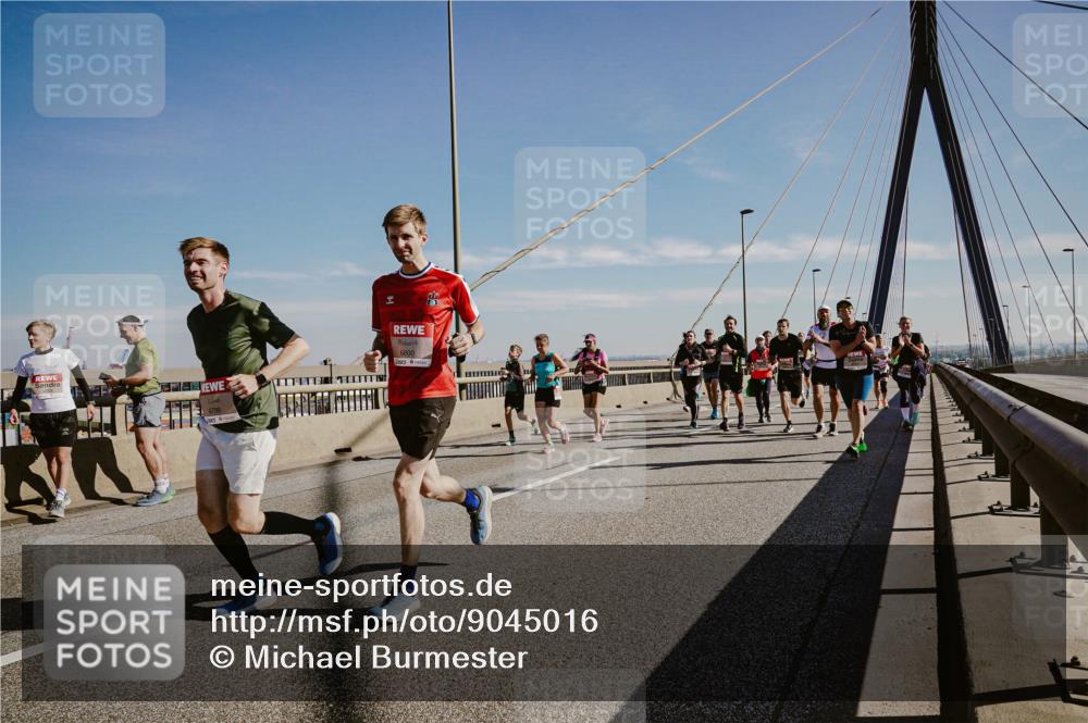 03.10.2025 - Köhlbrandbrückenlauf Michael Burmester http://msf.ph/oto/9045016 03.10.2025 12:27:06 Position 1 6800 meine-sportfotos.de