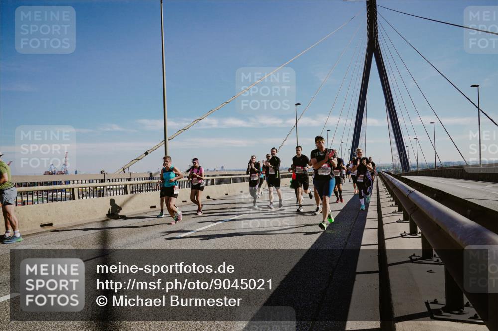 03.10.2025 - Köhlbrandbrückenlauf Michael Burmester http://msf.ph/oto/9045021 03.10.2025 12:27:07 Position 1  meine-sportfotos.de