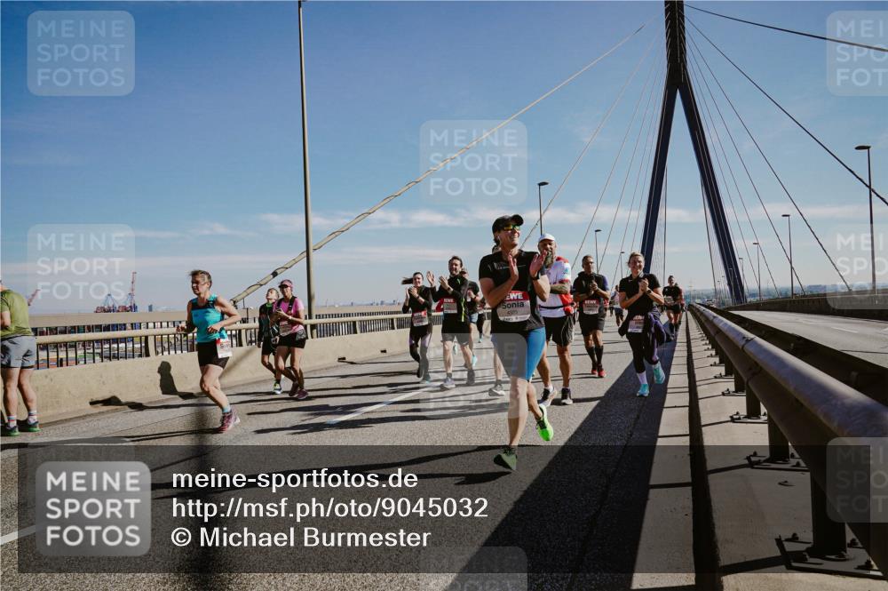 03.10.2025 - Köhlbrandbrückenlauf Michael Burmester http://msf.ph/oto/9045032 03.10.2025 12:27:08 Position 1  meine-sportfotos.de