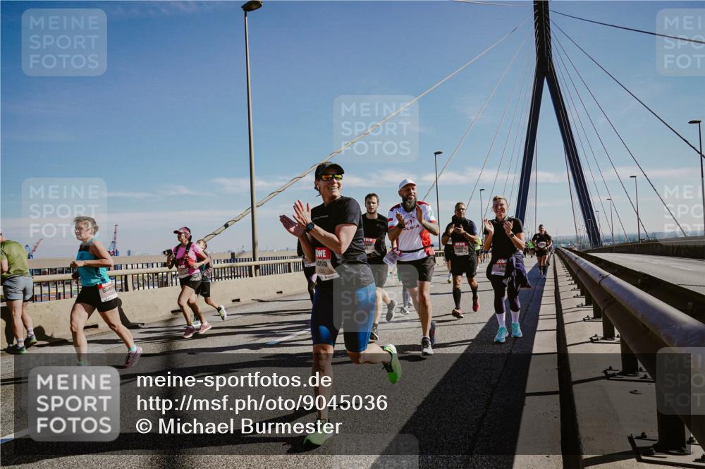 03.10.2025 - Köhlbrandbrückenlauf Michael Burmester http://msf.ph/oto/9045036 03.10.2025 12:27:08 Position 1  meine-sportfotos.de