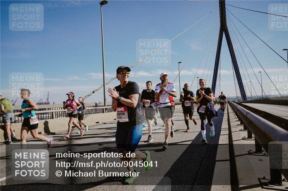 03.10.2025 - Köhlbrandbrückenlauf Michael Burmester http://msf.ph/oto/9045041 03.10.2025 12:27:08 Position 1 4325 meine-sportfotos.de