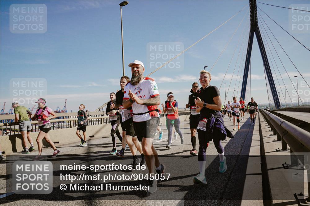 03.10.2025 - Köhlbrandbrückenlauf Michael Burmester http://msf.ph/oto/9045057 03.10.2025 12:27:09 Position 1  meine-sportfotos.de