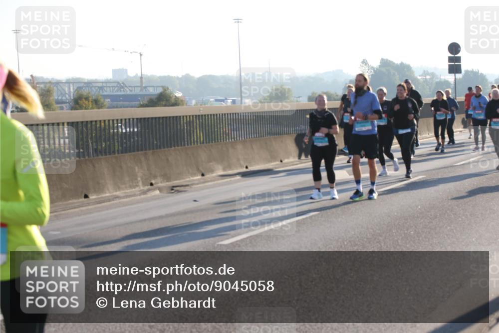 03.10.2025 - Köhlbrandbrückenlauf Lena Gebhardt http://msf.ph/oto/9045058 03.10.2025 09:27:32 Position 1  meine-sportfotos.de