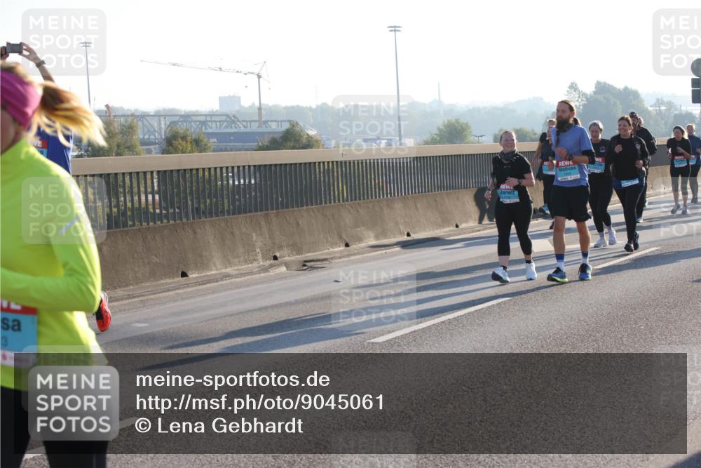 03.10.2025 - Köhlbrandbrückenlauf Lena Gebhardt http://msf.ph/oto/9045061 03.10.2025 09:27:32 Position 1 3 meine-sportfotos.de