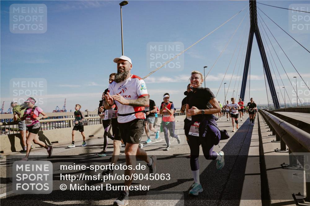 03.10.2025 - Köhlbrandbrückenlauf Michael Burmester http://msf.ph/oto/9045063 03.10.2025 12:27:09 Position 1 48 meine-sportfotos.de