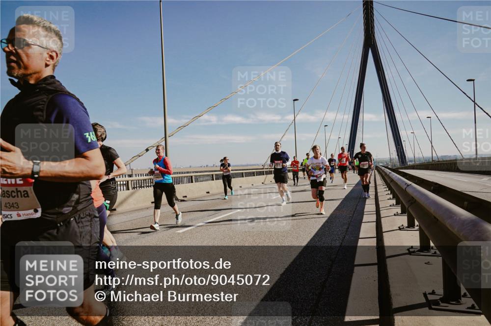 03.10.2025 - Köhlbrandbrückenlauf Michael Burmester http://msf.ph/oto/9045072 03.10.2025 12:27:10 Position 1 4343, 76 meine-sportfotos.de
