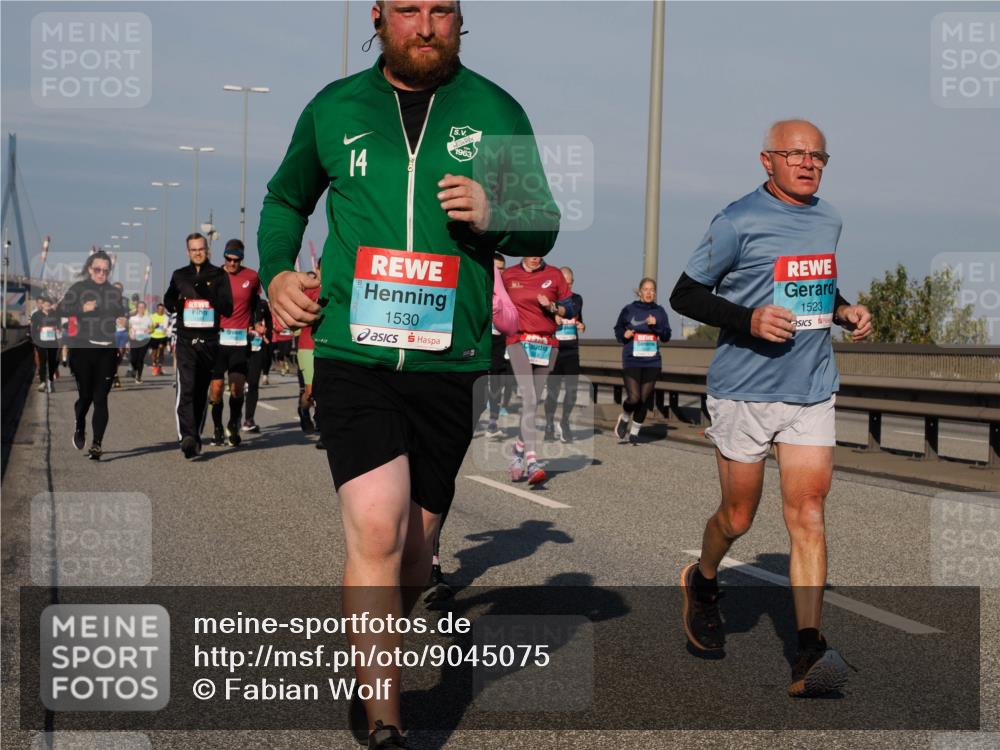 03.10.2025 - Köhlbrandbrückenlauf Fabian Wolf http://msf.ph/oto/9045075 03.10.2025 09:57:33 Position 3 14, 1963, 1530, 1523 meine-sportfotos.de