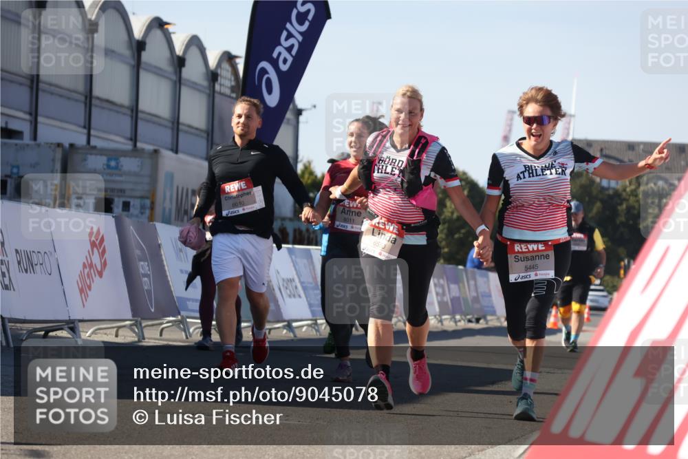 03.10.2025 - Köhlbrandbrückenlauf Luisa Fischer http://msf.ph/oto/9045078 03.10.2025 13:43:57 Ziel 4295, 5351, 5445, 6550 meine-sportfotos.de