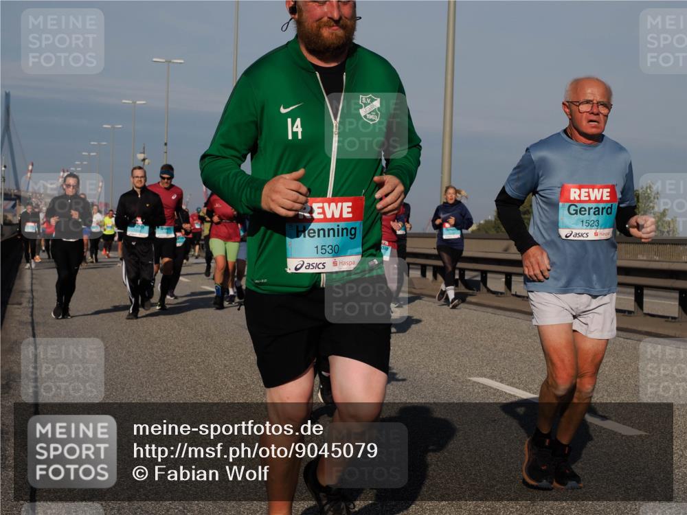 03.10.2025 - Köhlbrandbrückenlauf Fabian Wolf http://msf.ph/oto/9045079 03.10.2025 09:57:34 Position 3 14, 1963, 1530, 1523 meine-sportfotos.de