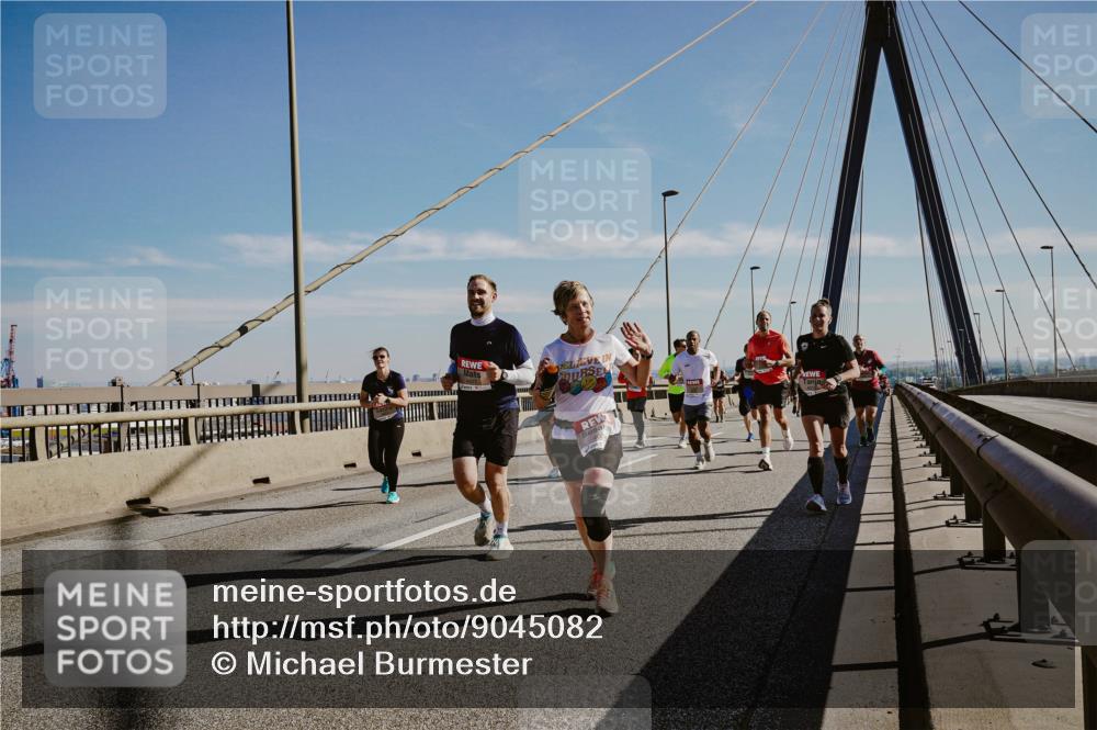 03.10.2025 - Köhlbrandbrückenlauf Michael Burmester http://msf.ph/oto/9045082 03.10.2025 12:27:11 Position 1  meine-sportfotos.de