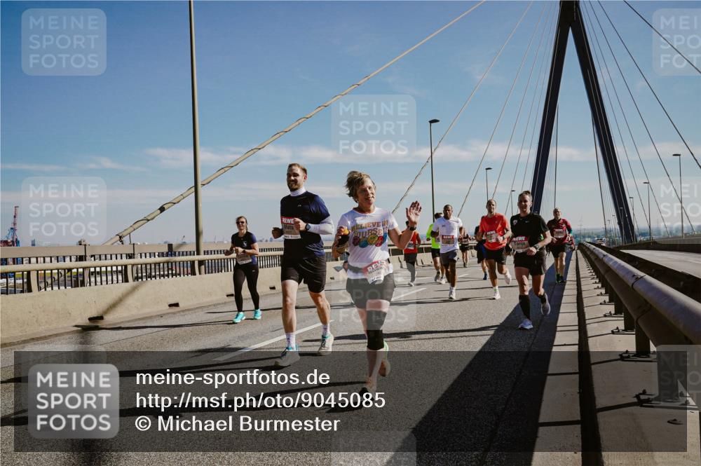 03.10.2025 - Köhlbrandbrückenlauf Michael Burmester http://msf.ph/oto/9045085 03.10.2025 12:27:11 Position 1  meine-sportfotos.de