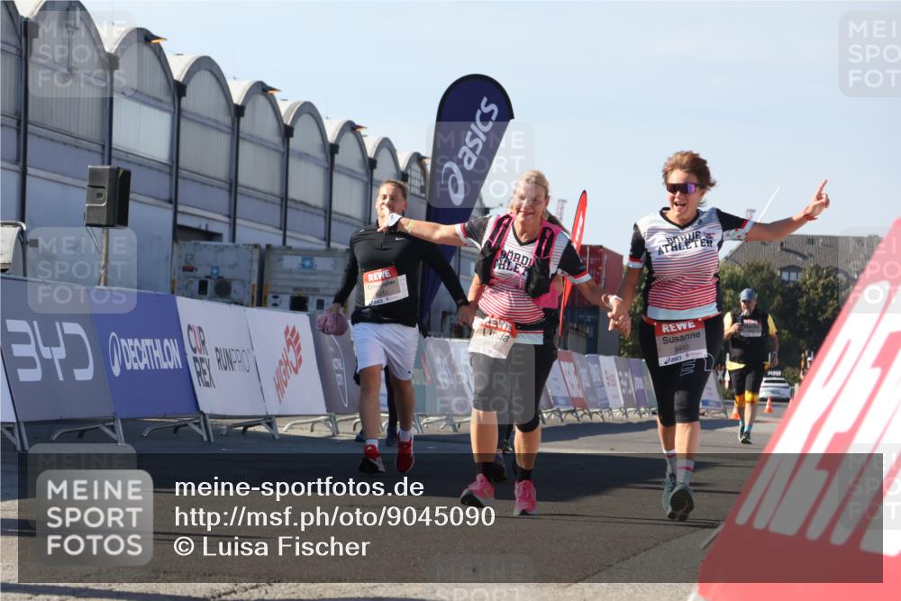03.10.2025 - Köhlbrandbrückenlauf Luisa Fischer http://msf.ph/oto/9045090 03.10.2025 13:43:58 Ziel 4295, 5351, 5445, 6010, 6011, 6550 meine-sportfotos.de