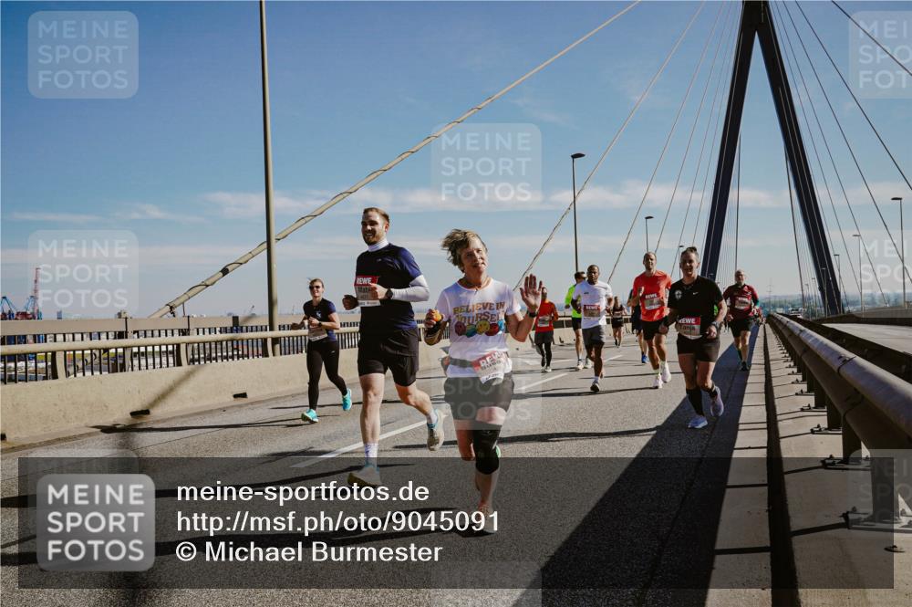 03.10.2025 - Köhlbrandbrückenlauf Michael Burmester http://msf.ph/oto/9045091 03.10.2025 12:27:12 Position 1 40 meine-sportfotos.de