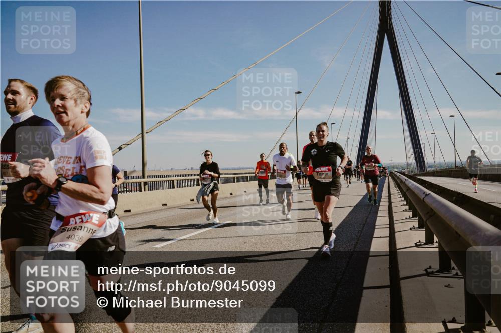 03.10.2025 - Köhlbrandbrückenlauf Michael Burmester http://msf.ph/oto/9045099 03.10.2025 12:27:12 Position 1 4036 meine-sportfotos.de