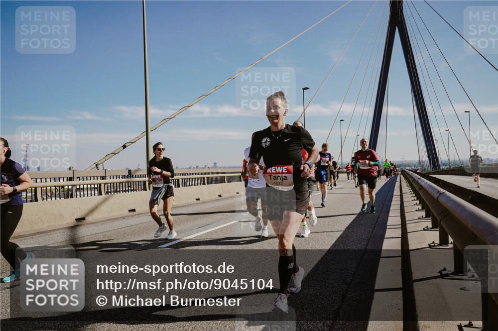 03.10.2025 - Köhlbrandbrückenlauf Michael Burmester http://msf.ph/oto/9045104 03.10.2025 12:27:13 Position 1 4012 meine-sportfotos.de