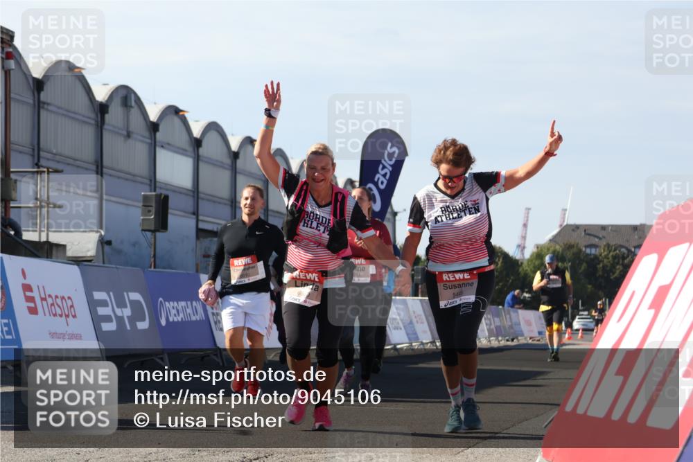 03.10.2025 - Köhlbrandbrückenlauf Luisa Fischer http://msf.ph/oto/9045106 03.10.2025 13:43:59 Ziel 4295, 5351, 5445, 6010, 6011, 6550 meine-sportfotos.de