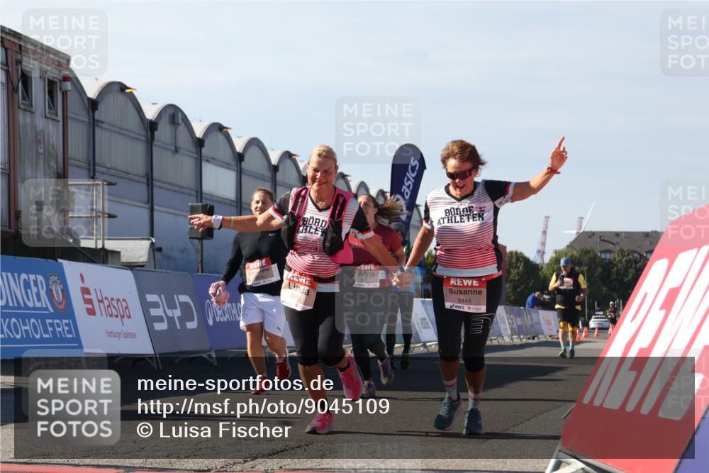 03.10.2025 - Köhlbrandbrückenlauf Luisa Fischer http://msf.ph/oto/9045109 03.10.2025 13:44:00 Ziel 4295, 5351, 5445, 6010, 6011, 6550 meine-sportfotos.de