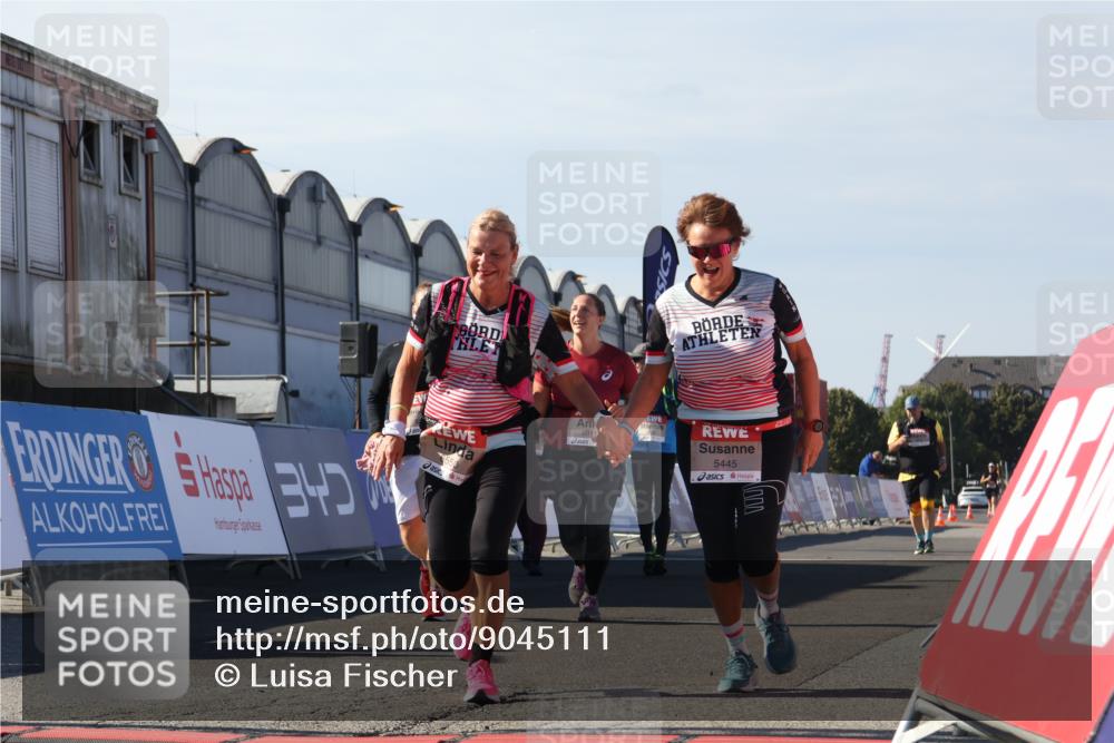03.10.2025 - Köhlbrandbrückenlauf Luisa Fischer http://msf.ph/oto/9045111 03.10.2025 13:44:00 Ziel 4295, 5351, 5445, 6010, 6011, 6550 meine-sportfotos.de