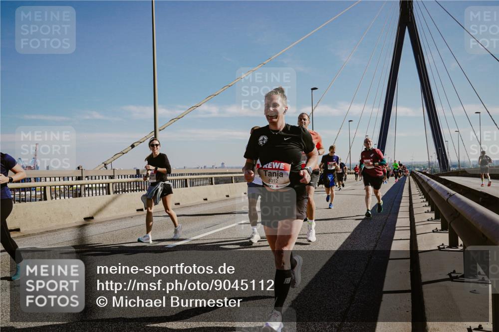 03.10.2025 - Köhlbrandbrückenlauf Michael Burmester http://msf.ph/oto/9045112 03.10.2025 12:27:13 Position 1 4012 meine-sportfotos.de