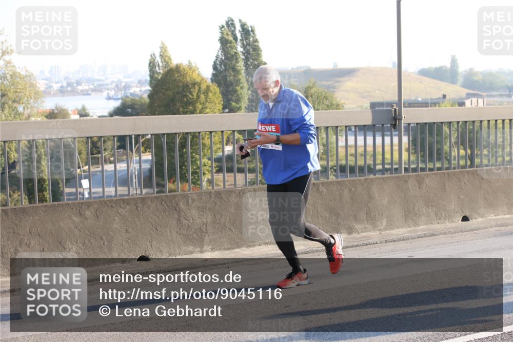 03.10.2025 - Köhlbrandbrückenlauf Lena Gebhardt http://msf.ph/oto/9045116 03.10.2025 09:27:34 Position 1  meine-sportfotos.de