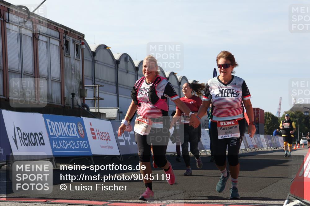 03.10.2025 - Köhlbrandbrückenlauf Luisa Fischer http://msf.ph/oto/9045119 03.10.2025 13:44:00 Ziel 4295, 5351, 5445, 6010, 6011, 6550 meine-sportfotos.de
