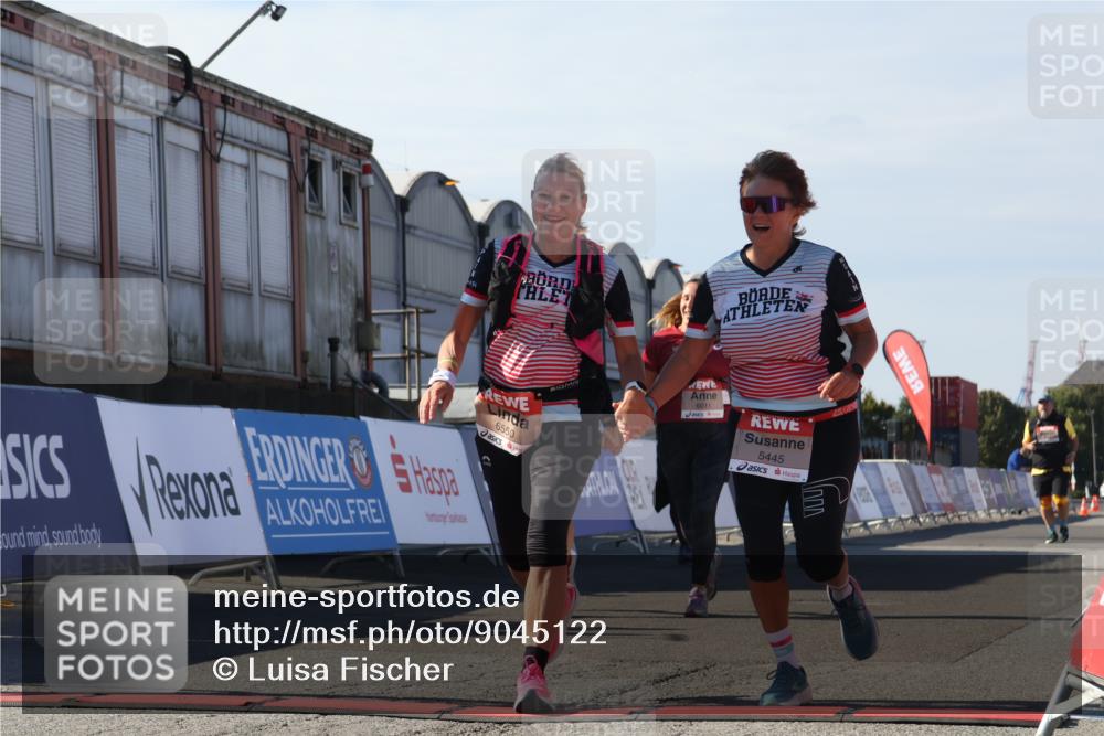 03.10.2025 - Köhlbrandbrückenlauf Luisa Fischer http://msf.ph/oto/9045122 03.10.2025 13:44:01 Ziel 4295, 5351, 5445, 6010, 6011, 6550 meine-sportfotos.de