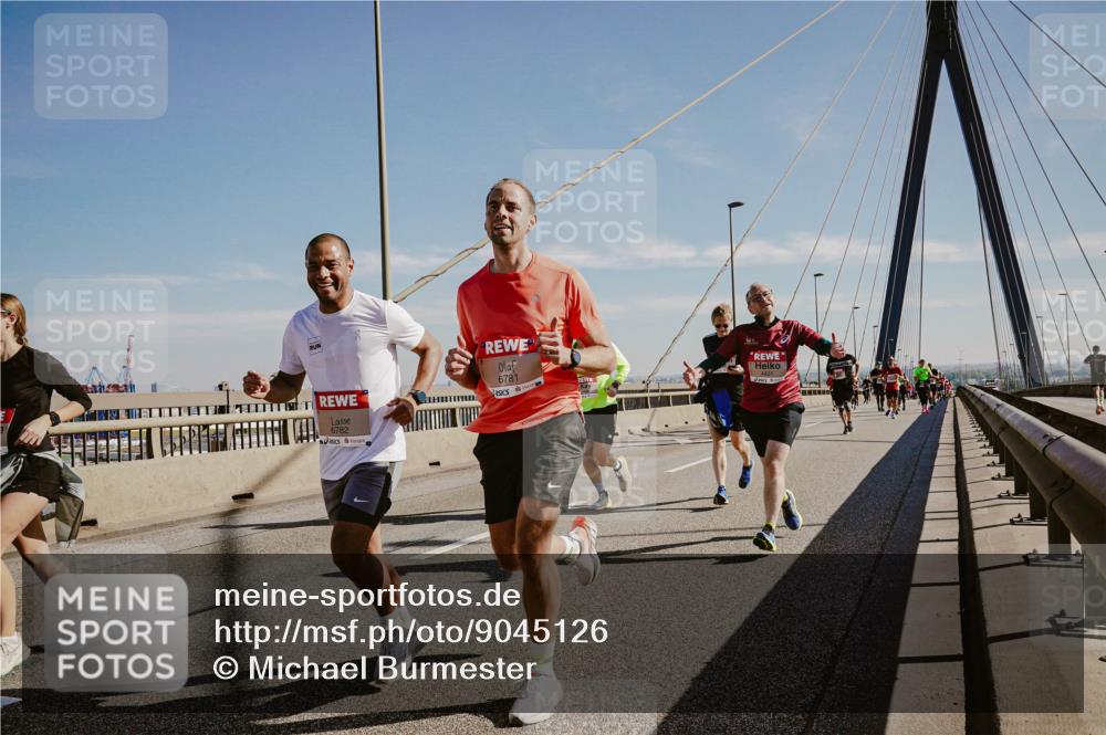 03.10.2025 - Köhlbrandbrückenlauf Michael Burmester http://msf.ph/oto/9045126 03.10.2025 12:27:14 Position 1 6782, 6781, 4421 meine-sportfotos.de