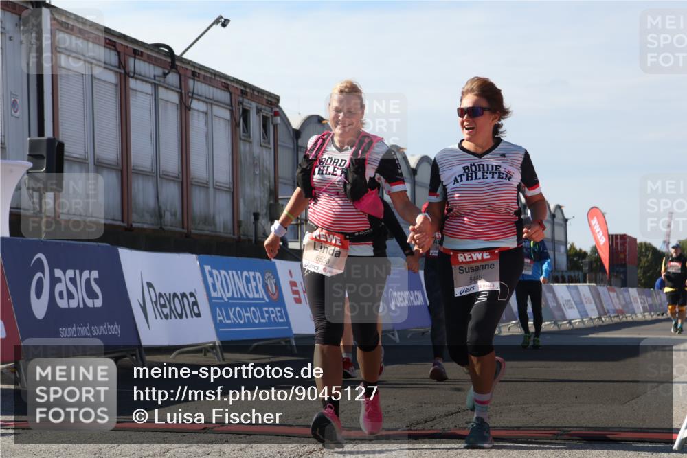 03.10.2025 - Köhlbrandbrückenlauf Luisa Fischer http://msf.ph/oto/9045127 03.10.2025 13:44:01 Ziel 4295, 5351, 5445, 6010, 6011, 6550 meine-sportfotos.de