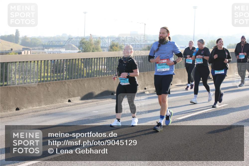 03.10.2025 - Köhlbrandbrückenlauf Lena Gebhardt http://msf.ph/oto/9045129 03.10.2025 09:27:34 Position 1 2238, 1958, 1749 meine-sportfotos.de