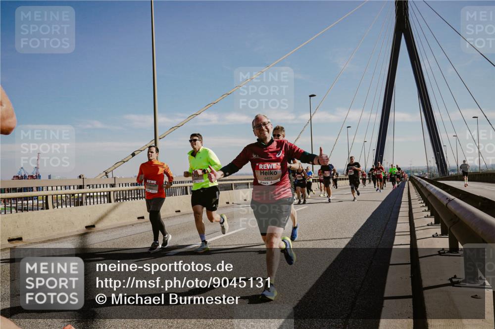03.10.2025 - Köhlbrandbrückenlauf Michael Burmester http://msf.ph/oto/9045131 03.10.2025 12:27:15 Position 1 4421 meine-sportfotos.de